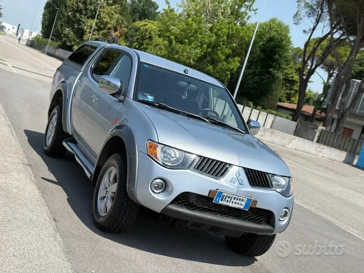 Usata Mitsubishi L200 Intense 136 CV (100 kW) 2007 Grigio Pick-up