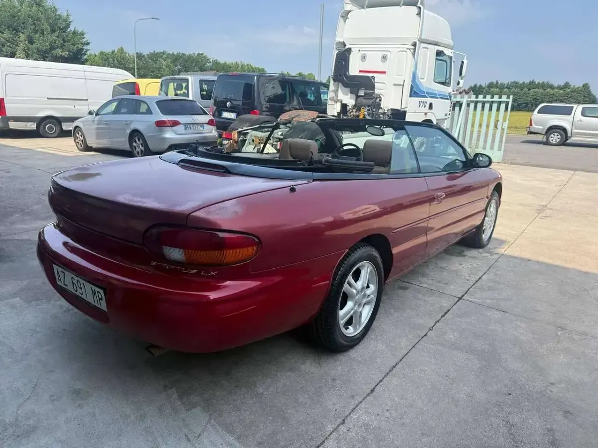 Usata Chrysler Stratus 133 CV (97 kW) 1998 Rosso