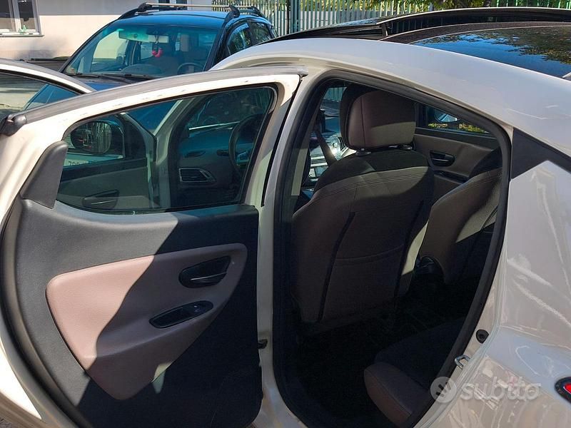 Usata Lancia Ypsilon 95 CV (69 kW) 2015 Bianco Utilitaria