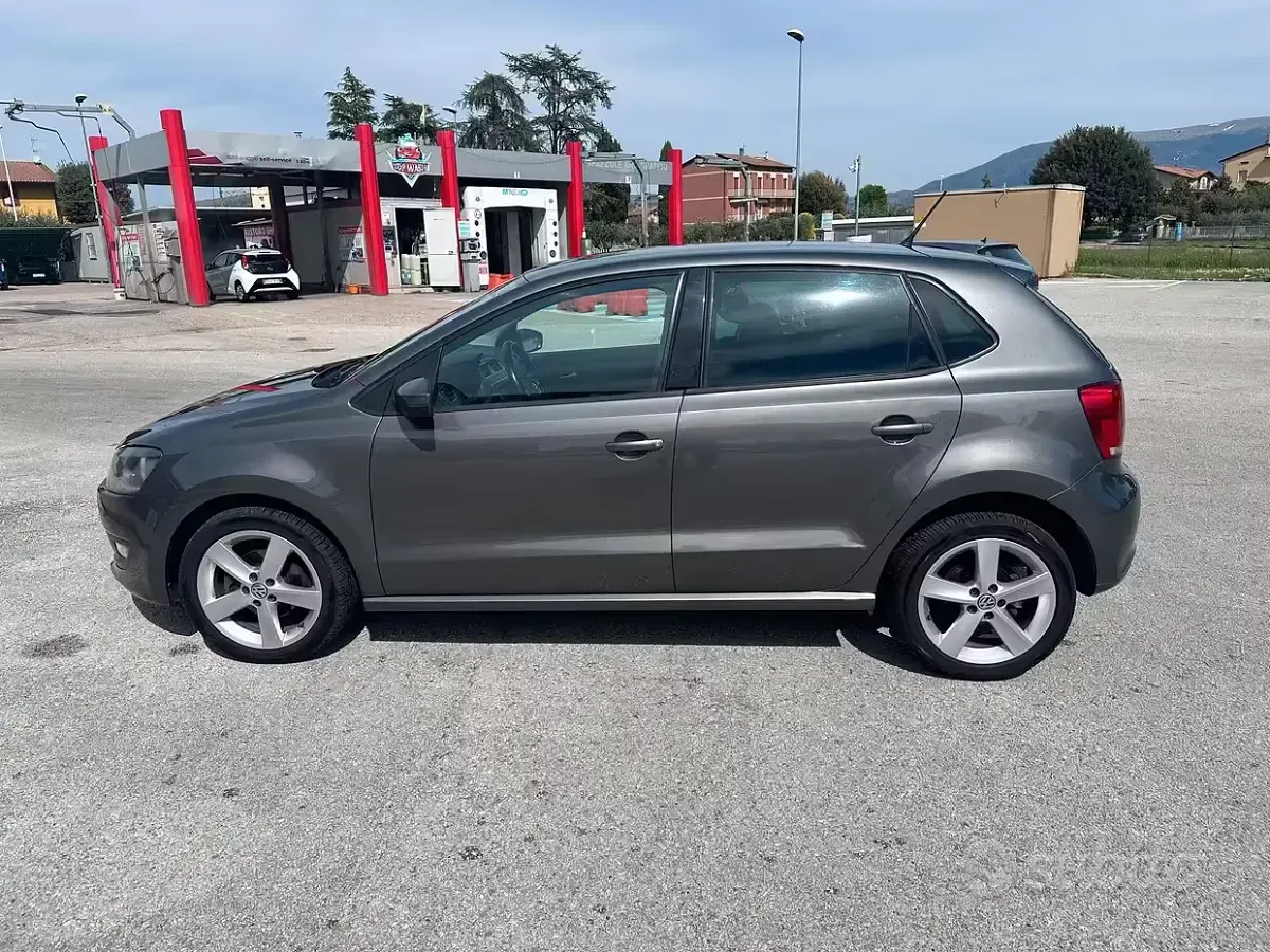 Usata VW Polo 90 CV (66 kW) 2014 Grigio Berlina