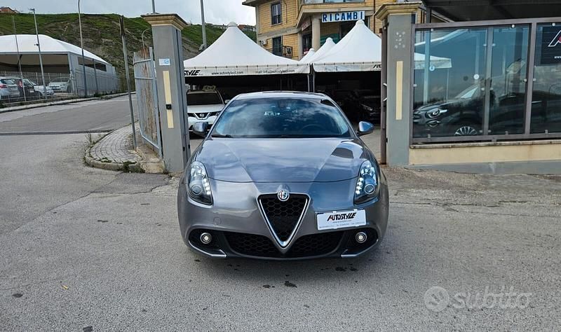 Usata Alfa Romeo Giulietta Super 120 CV (88 kW) 2016 Grigio Utilitaria