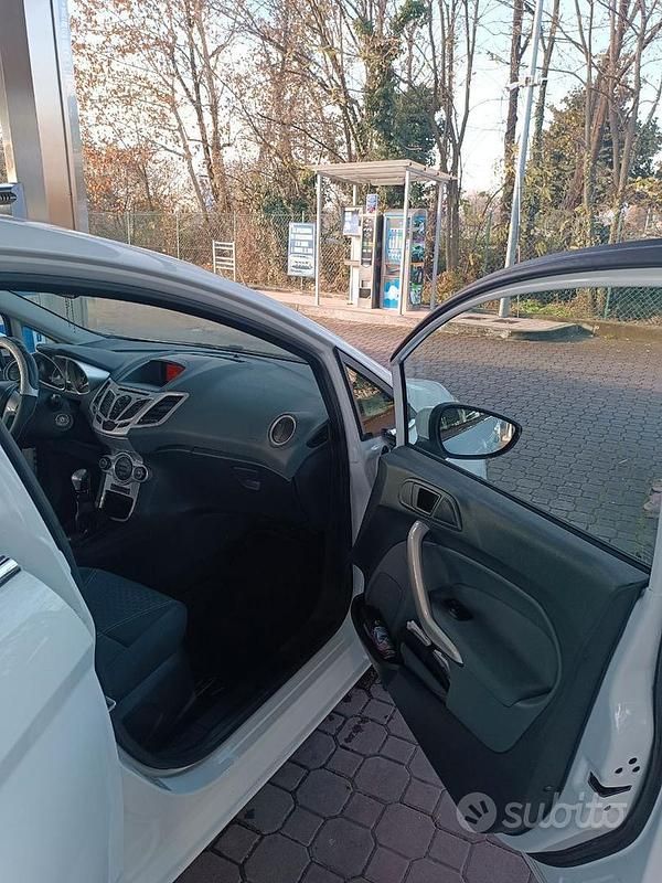 Usata Ford Fiesta 97 CV (71 kW) 2010 Utilitaria