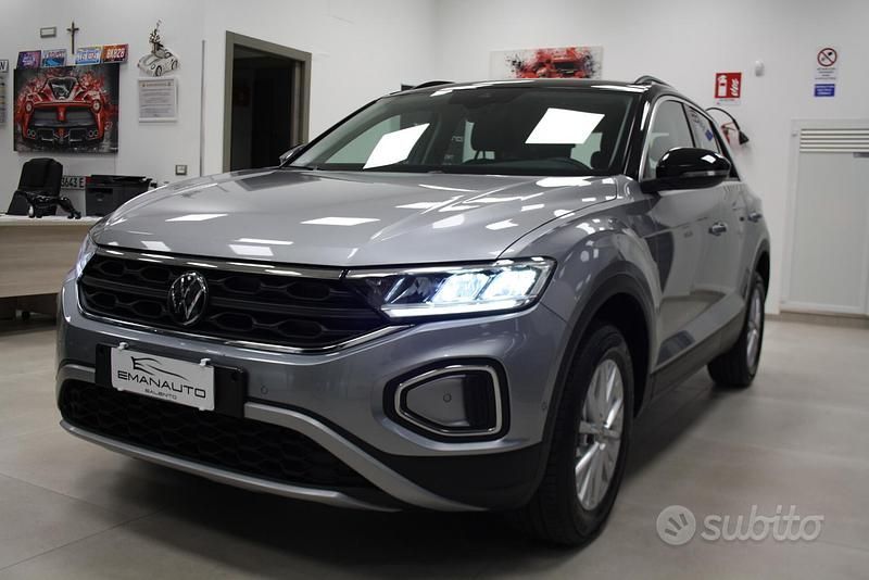 Usata VW T-Roc Life 115 CV (84 kW) 2024 Grigio SUV