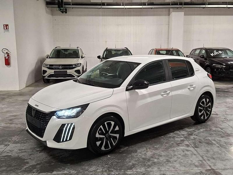 Bianco banchisa pastello Nuova 2025 Peugeot 208 Style Due volumi | 17.590 € (Buon prezzo) - Immagine 1/4