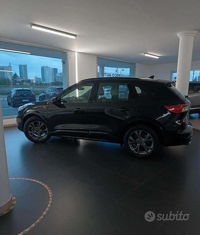 Usata Ford Kuga ST-Line 120 CV (88 kW) 2022 Nero SUV