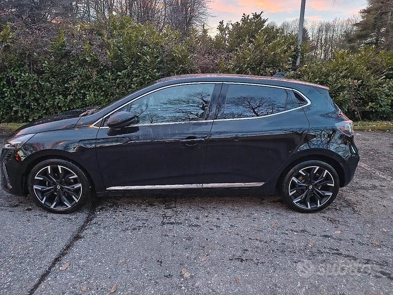 Usata Renault Clio V Techno 101 CV (74 kW) 2024 Nero Berlina