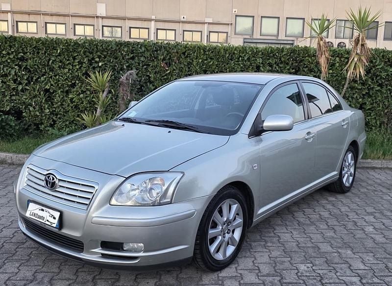 Usata Toyota Avensis 129 CV (94 kW) 2004 Grigio Berlina