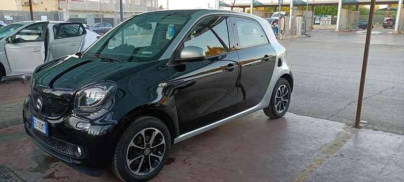 Begagnad Smart ForFour Passion 71 HK (52 kW) 2016 Svart Halvkombi