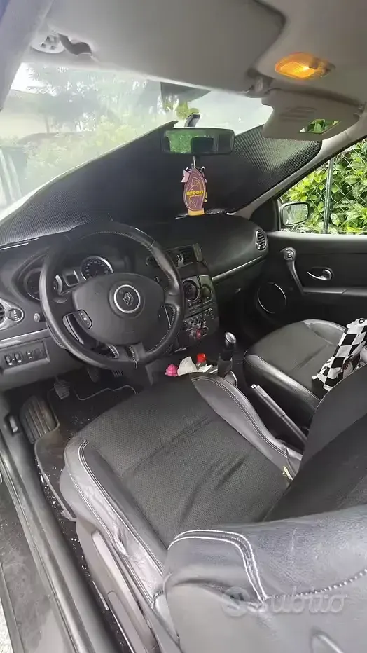 Usata Renault Clio II LE 75 CV (55 kW) 2007 Berlina