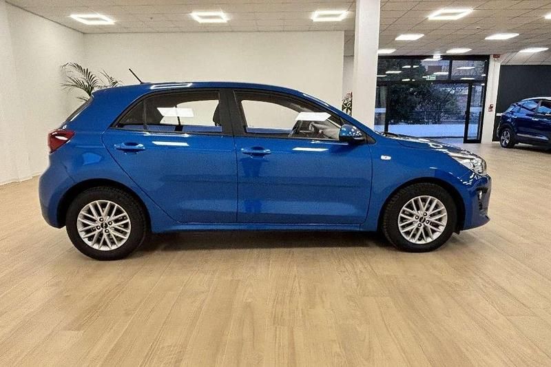 Usata Kia Rio Style 101 CV (74 kW) 2022 Blu Berlina