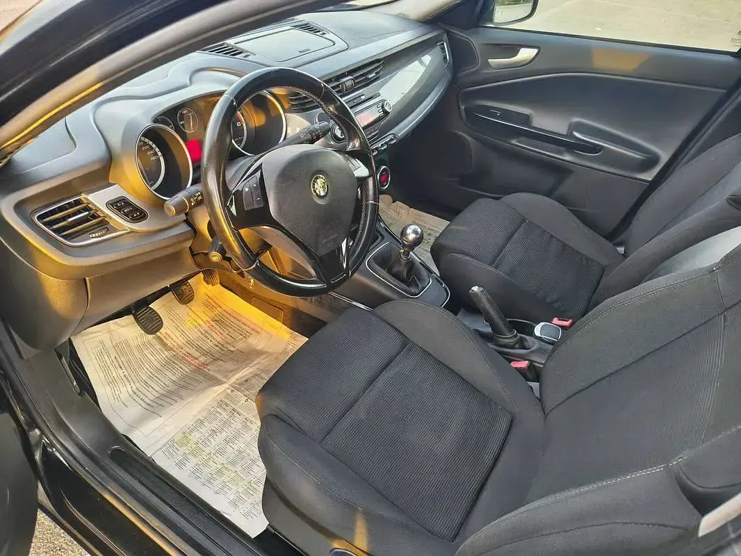 Usata Alfa Romeo Giulietta Distinctive 105 CV (77 kW) 2013 Nero Utilitaria