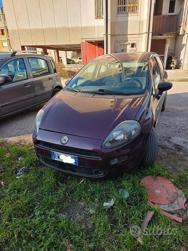 Usata 2014 Fiat Punto Tre volumi | 2500 € (Super prezzo) - Immagine 1/4