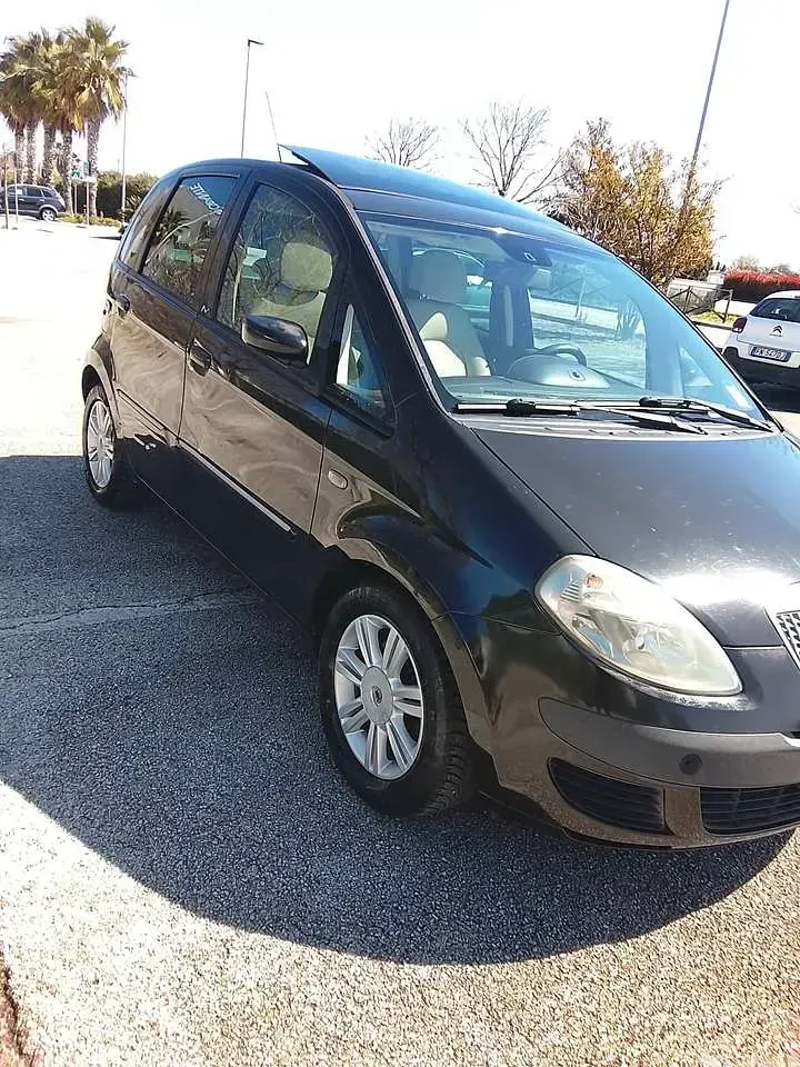 Usata Lancia Musa 101 CV (74 kW) 2005 Bronzo Monovolume