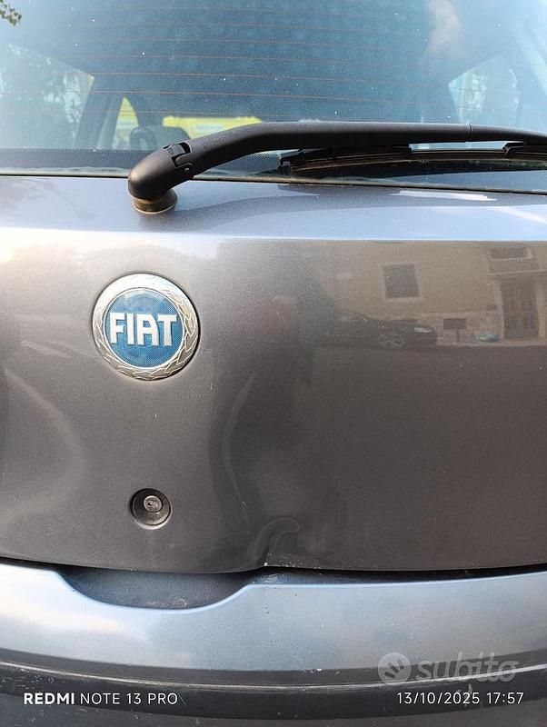 Usata Fiat Punto 69 CV (50 kW) 2005 Grigio Utilitaria