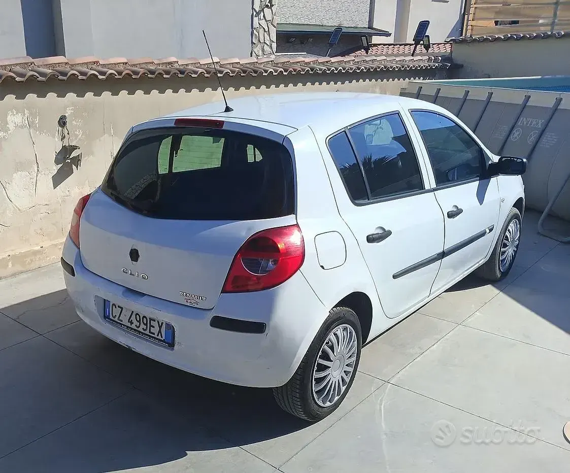 Usata Renault Clio II 68 CV (50 kW) 2006 Bianco Berlina