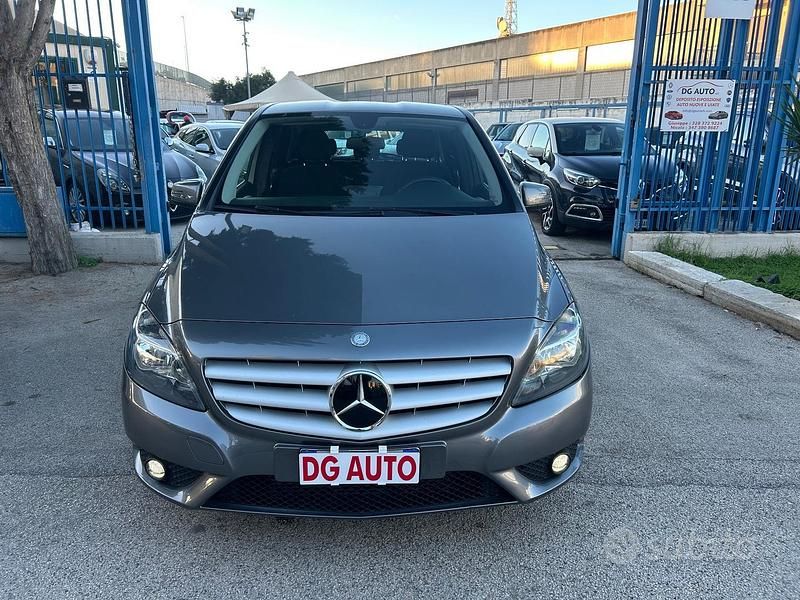Usata Mercedes B180 110 CV (80 kW) 2014 Grigio Monovolume