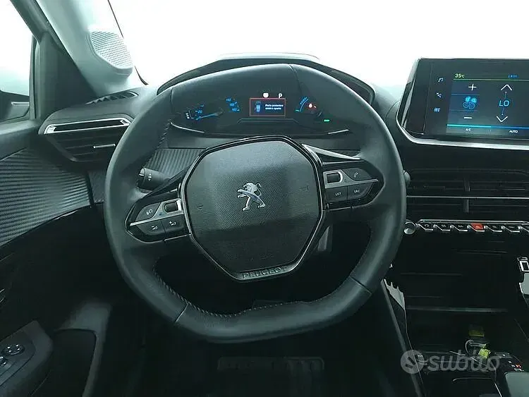 Usata Peugeot e-208 Active 56 kW (77 CV) 2022 Bianco Utilitaria