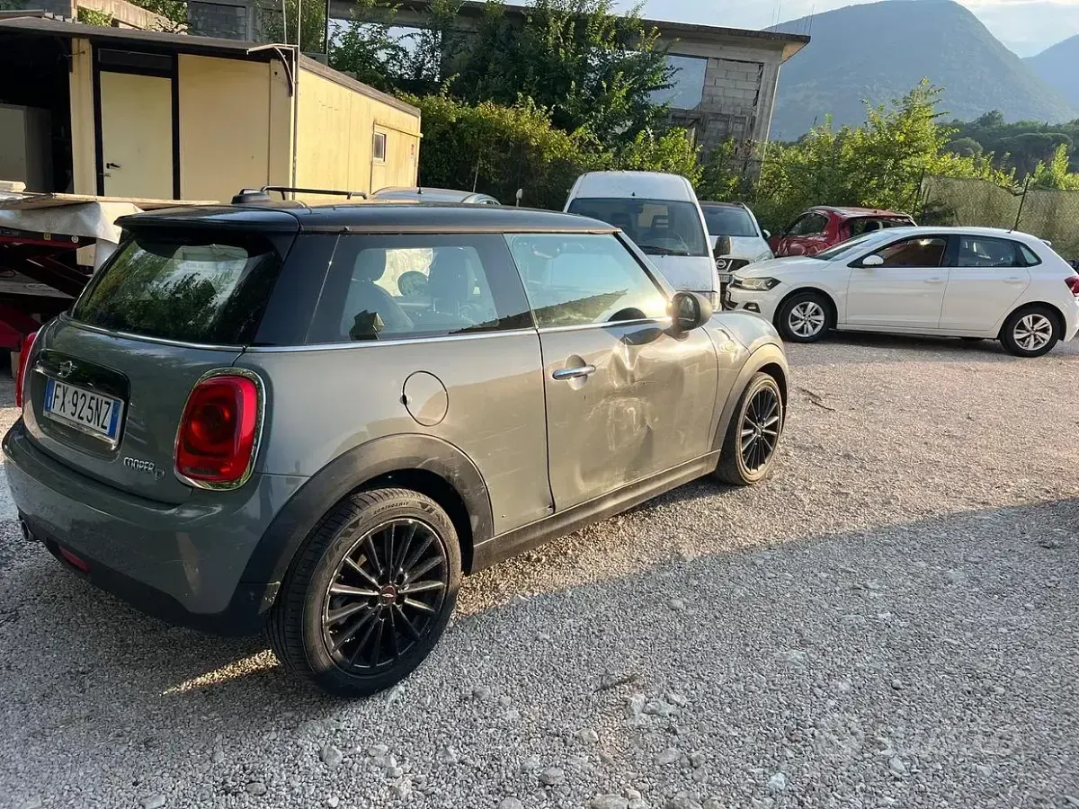 Usata Mini Cooper D 116 CV (85 kW) 2019 Grigio Utilitaria