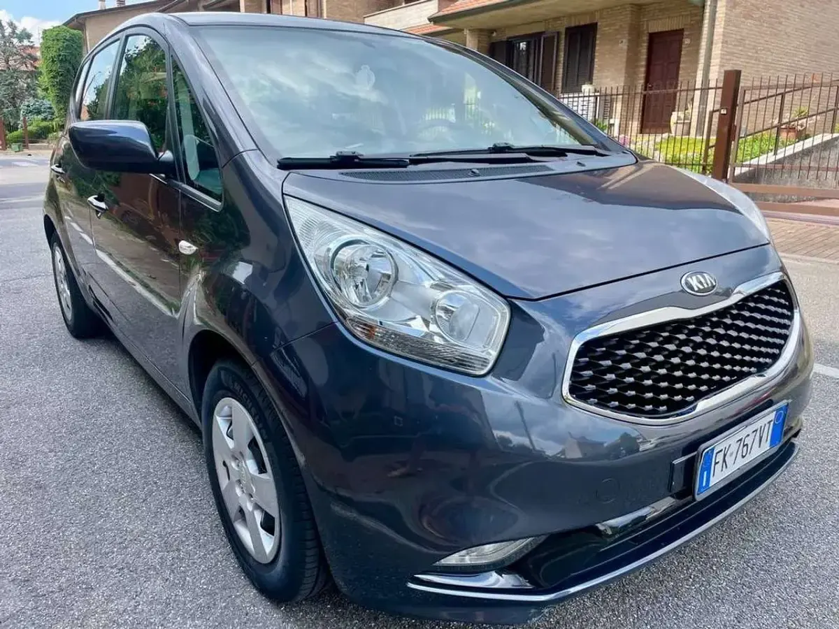 Usata Kia Venga 90 CV (66 kW) 2017 Grigio Utilitaria
