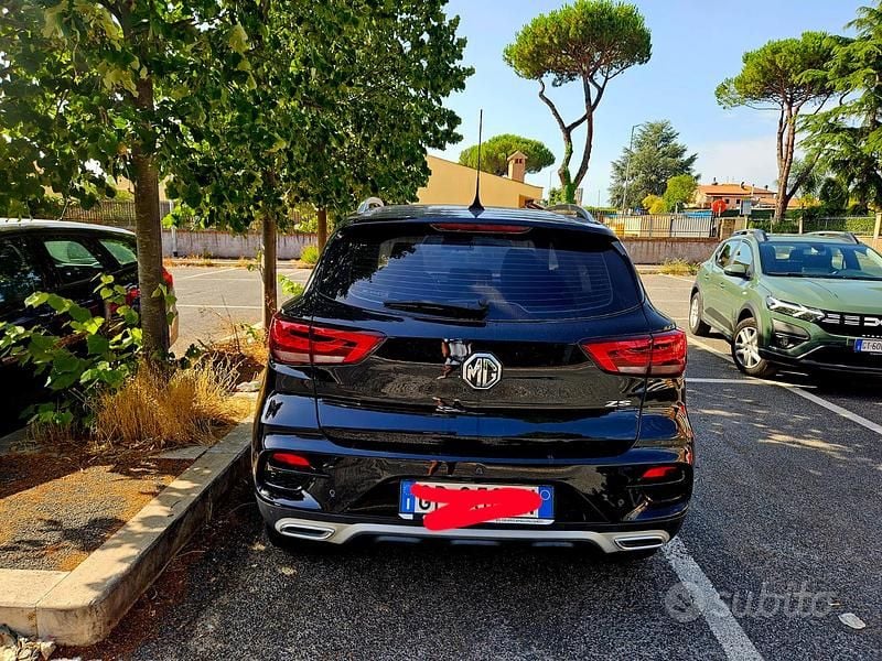 Usata MG ZS 106 CV (77 kW) 2023 Nero Berlina
