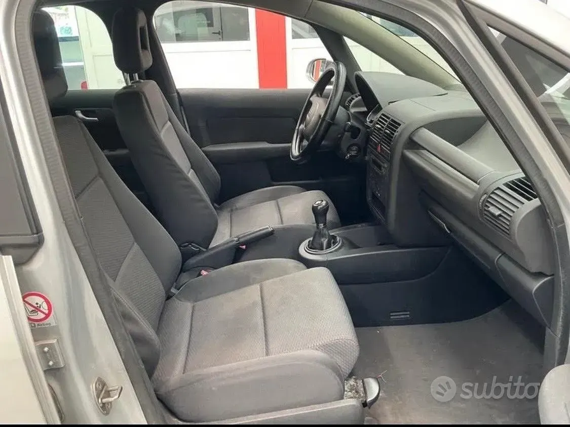 Usata Audi A2 75 CV (55 kW) 2004 Grigio Utilitaria