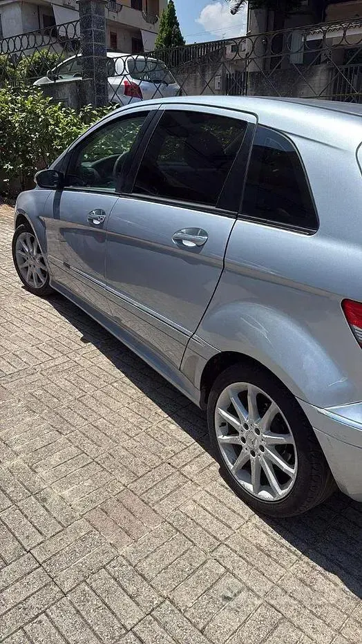 Usata Mercedes B180 109 CV (80 kW) 2006 Grigio Monovolume