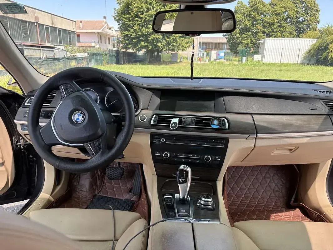 Usata BMW 730 245 CV (180 kW) 2010 Bluazzurro Berlina