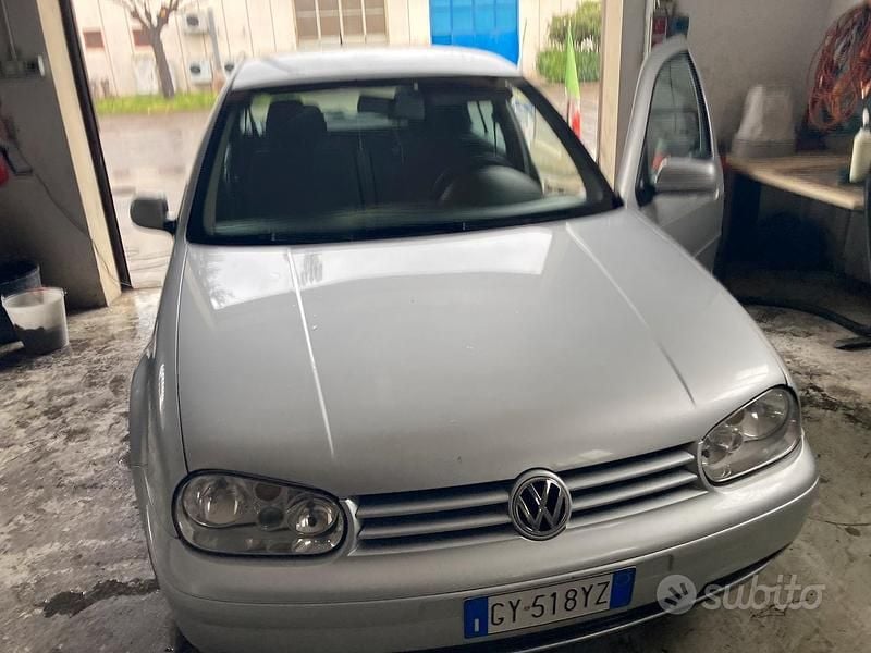 Usata VW Golf IV Highline 131 CV (96 kW) 2003 Grigio Berlina
