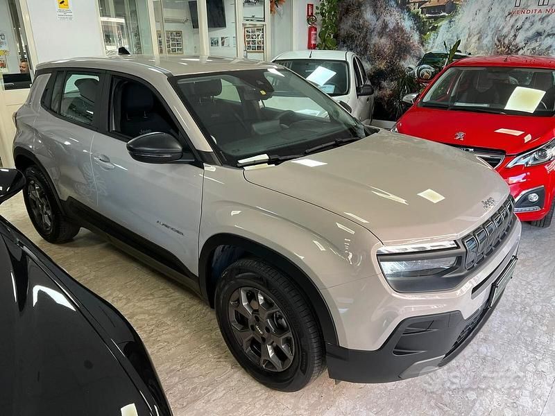 Usata Jeep Avenger Longitude 100 CV (73 kW) 2024 Grigio SUV