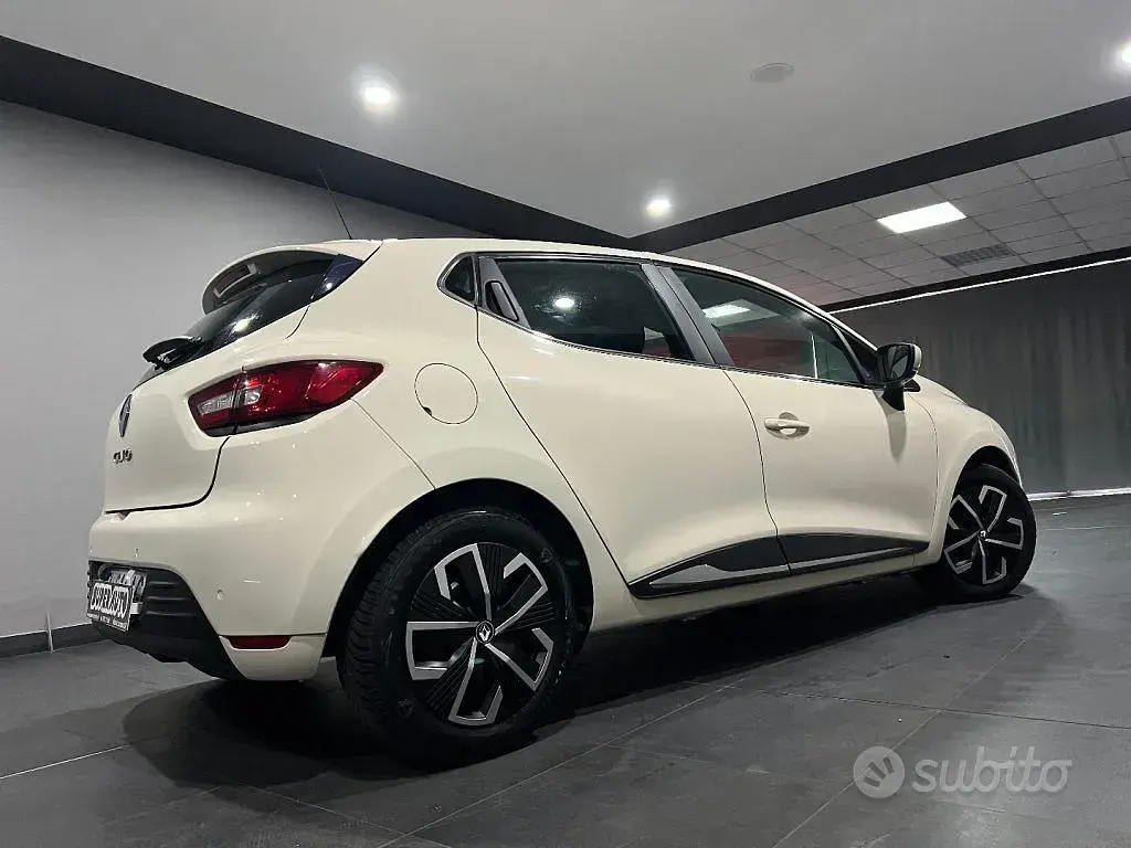 Usata Renault Clio IV Intens 75 CV (55 kW) 2018 Beige Berlina