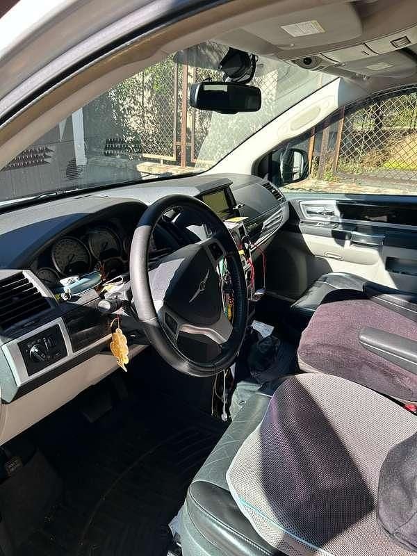 Usata Chrysler Grand Voyager Limited 163 CV (119 kW) 2010 Bianco Monovolume