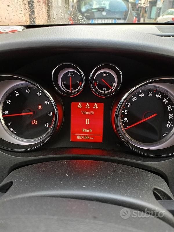 Usata Opel Meriva Cosmo 120 CV (88 kW) 2014 Nero Monovolume