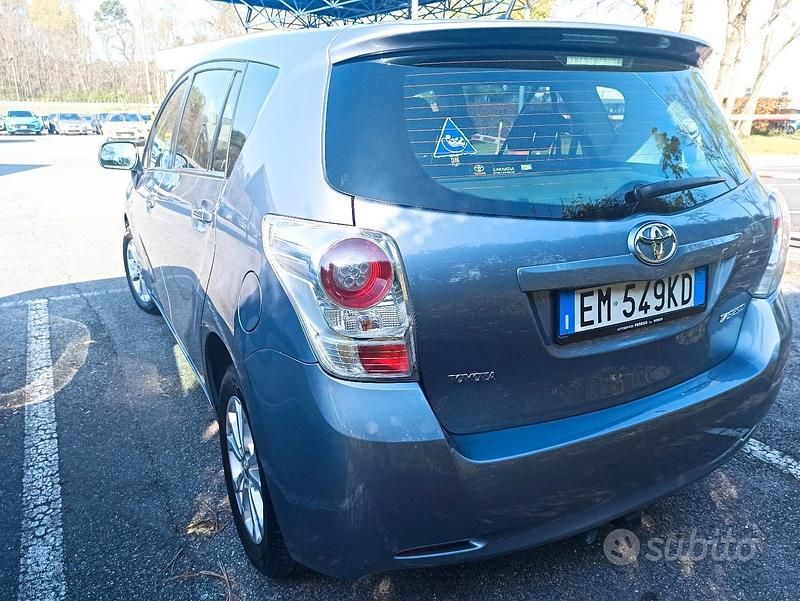 Usata Toyota Verso 126 CV (92 kW) 2012 Grigio Monovolume