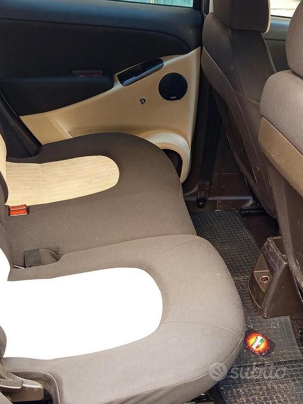 Usata Lancia Musa 90 CV (66 kW) 2006 Marrone Monovolume