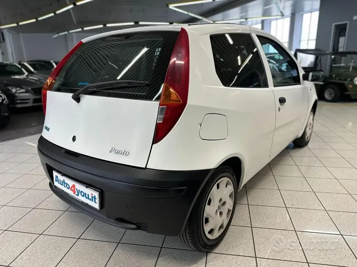 Usata Fiat Punto 60 CV (44 kW) 2002 Bianco Utilitaria