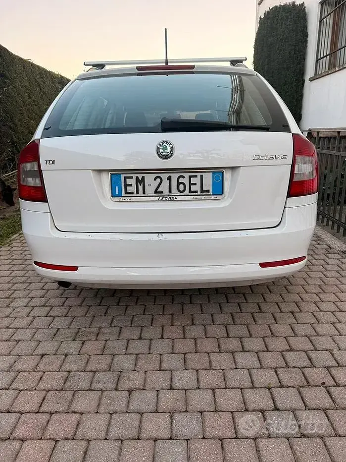 Usata Skoda Octavia 102 CV (75 kW) 2012 Bianco Station wagon