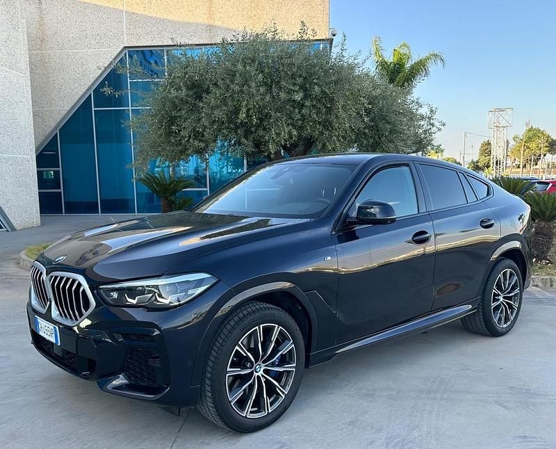 Blu Usata 2022 BMW X6 M Sport SUV | 67.000 € (Buon prezzo) - Immagine 1/4