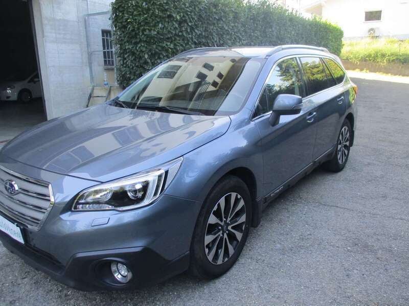 Usata Subaru Outback 150 CV (110 kW) 2015 Grigio SUV