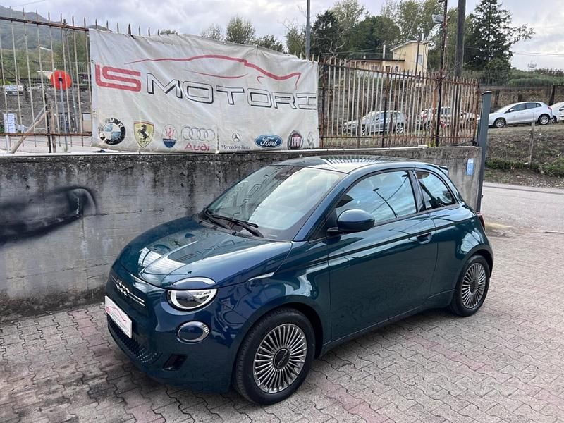 Verde Usata 2023 Fiat 500e Tre volumi | 17.499 € (Buon prezzo) - Immagine 1/4