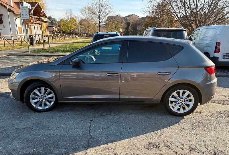 Usata Seat Leon Business 110 CV (80 kW) 2017 Grigio Berlina