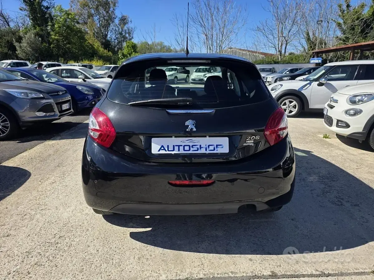 Usata Peugeot 208 Active 68 CV (50 kW) 2012 Nero Utilitaria