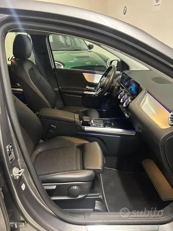 Usata Mercedes B200 150 CV (110 kW) 2022 Grigio Utilitaria