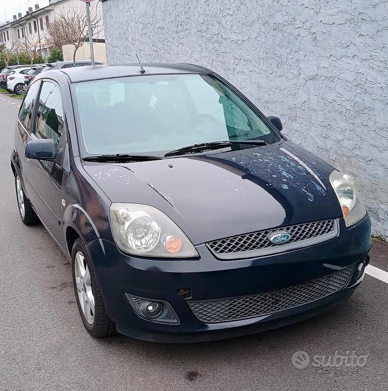 Usata Ford Fiesta 58 CV (42 kW) 2007 Blu Utilitaria