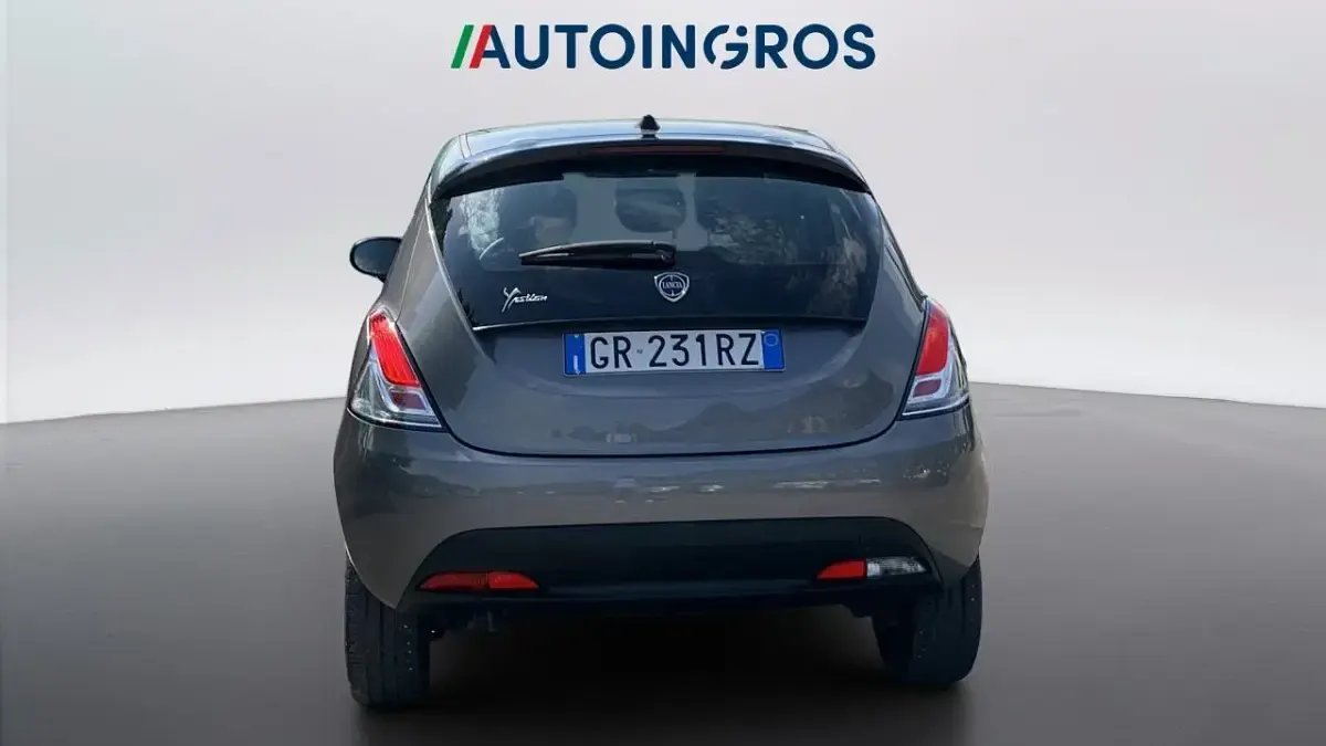 Usata Lancia Ypsilon Silver 69 CV (50 kW) 2023 Grigio Utilitaria