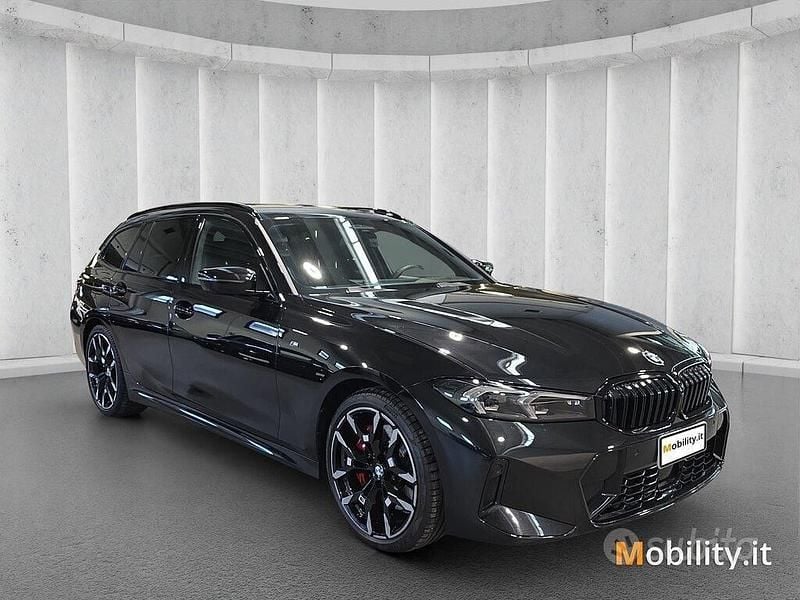 Usata BMW 320 M Sport 190 CV (139 kW) 2024 Black sapphire metallizzato Station wagon