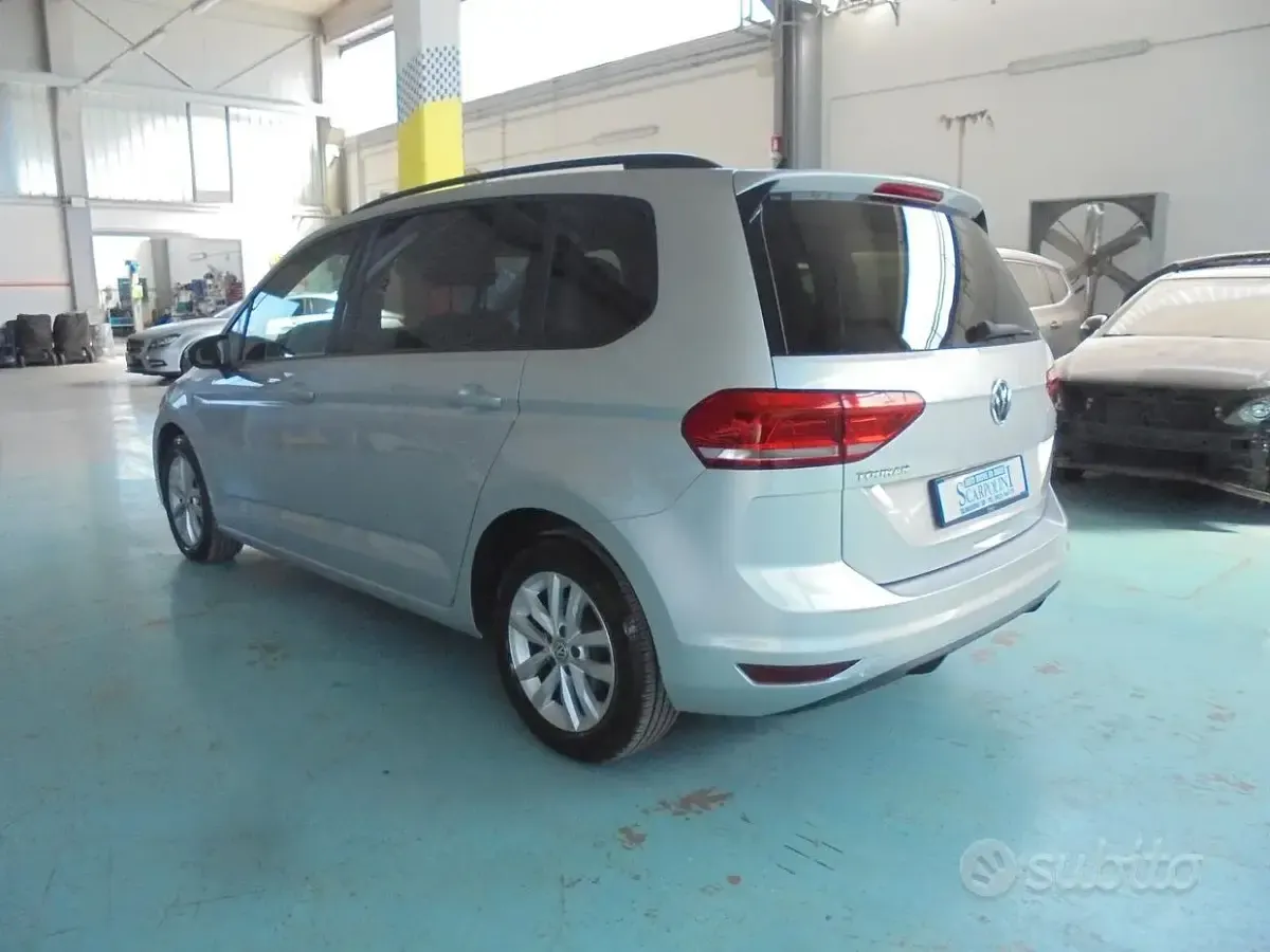 Usata VW Touran Comfortline 116 CV (85 kW) 2017 Grigio Monovolume