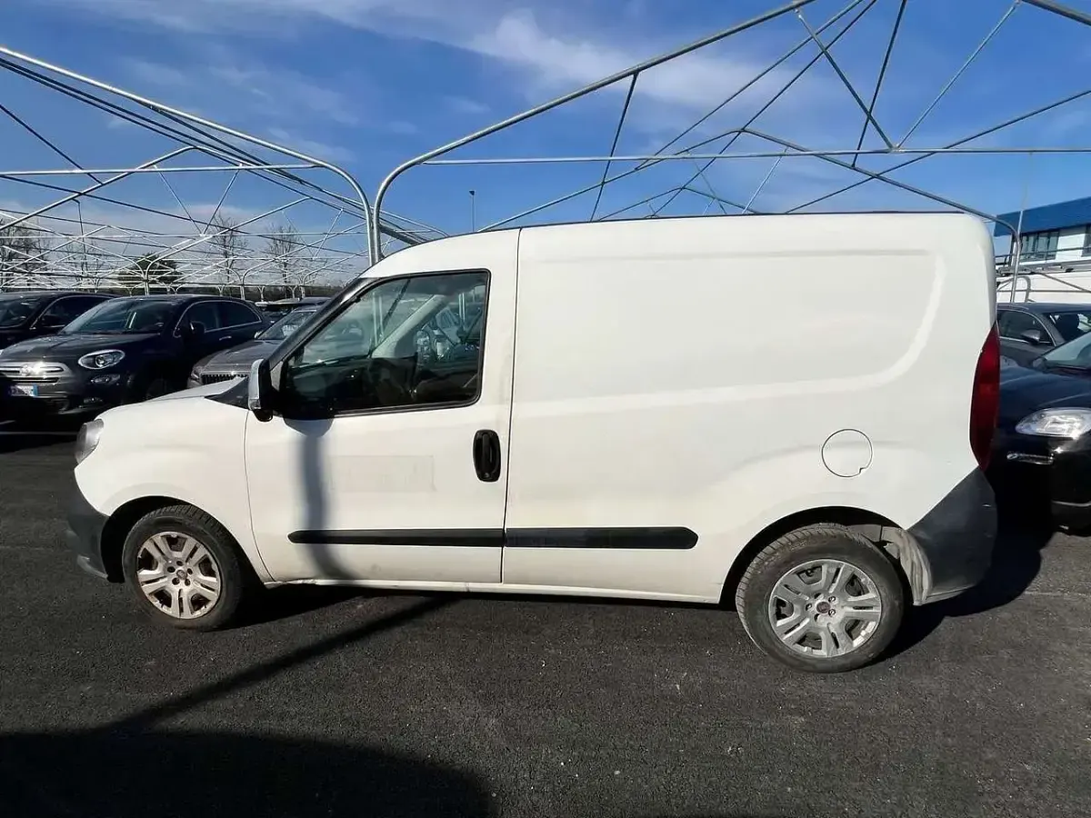 Usata Fiat Doblò 95 CV (69 kW) 2017 Giallo Monovolume