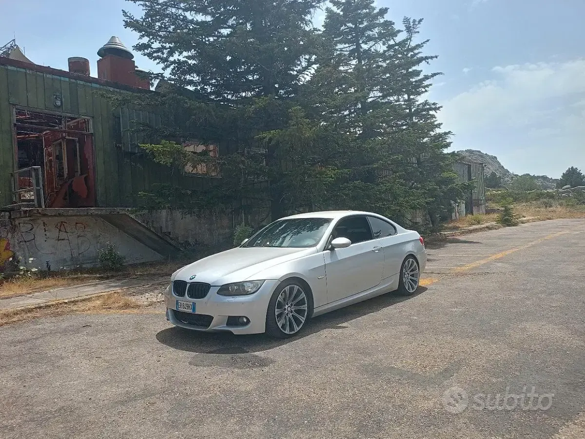 Usata BMW 330 M Sport 231 CV (169 kW) 2006 Grigio Coupé