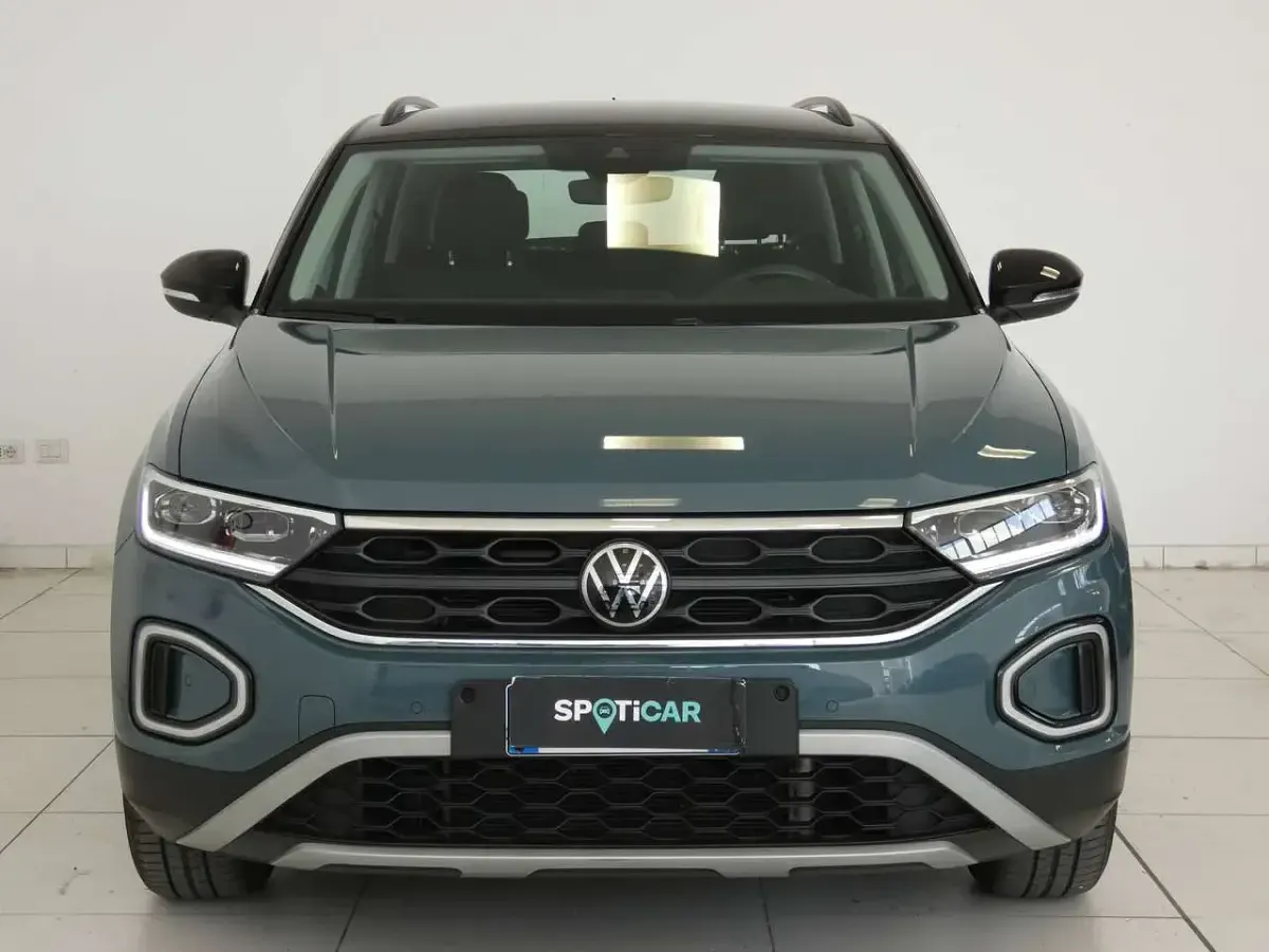 Usata VW T-Roc Life 110 CV (80 kW) 2023 Blu/azzurro SUV