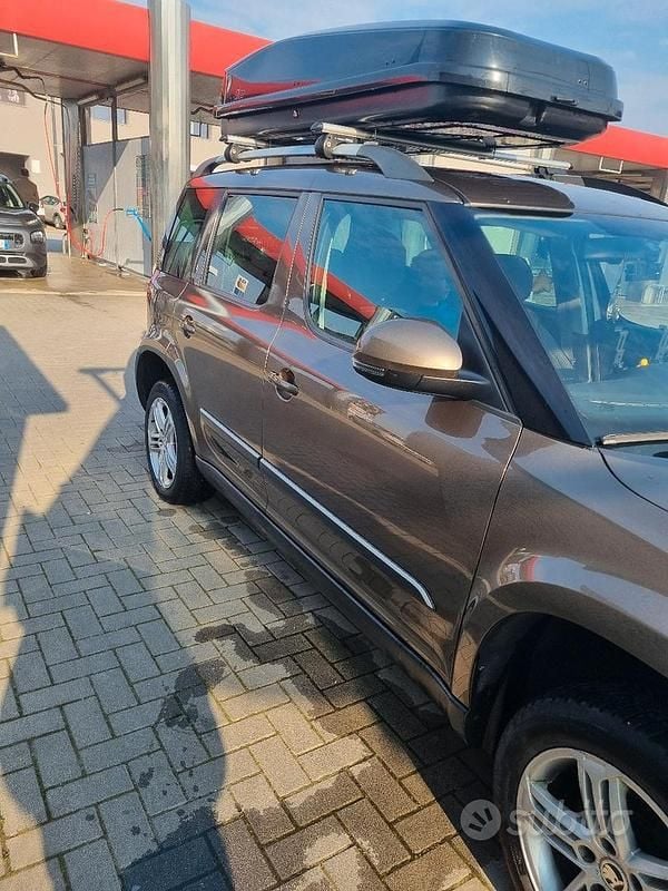 Usata Skoda Yeti 110 CV (80 kW) 2013 Marrone SUV